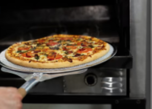 Cuptorul special facut pentru coacerea aluatului de pizza simplifica intregul proces de gatire al acestui preparat