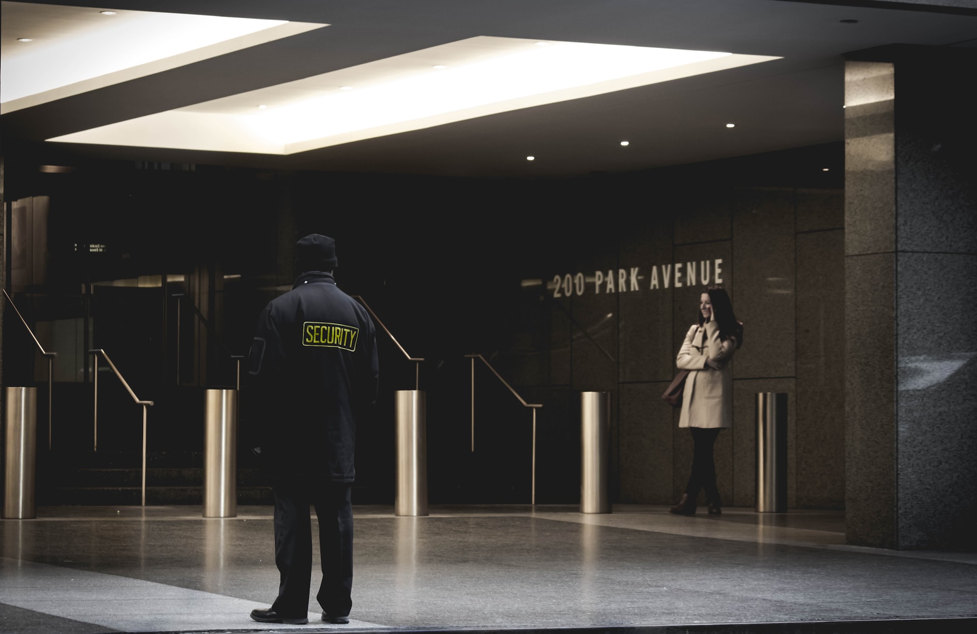 Curs agent securitate: cheia pentru o cariera de succes in paza centrelor comerciale