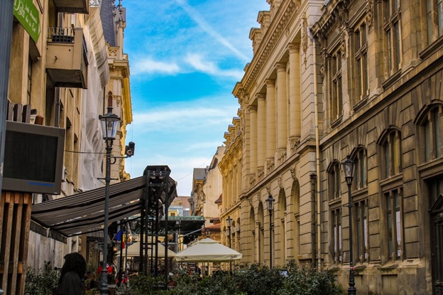 Redescoperă Istoria și Cultura: Vizitează Centrul Vechi al Bucureștiului cu Ajutorul BucurestiCity.ro