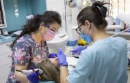 Zâmbetul perfect: Cum vă poate ajuta un aparat dentar