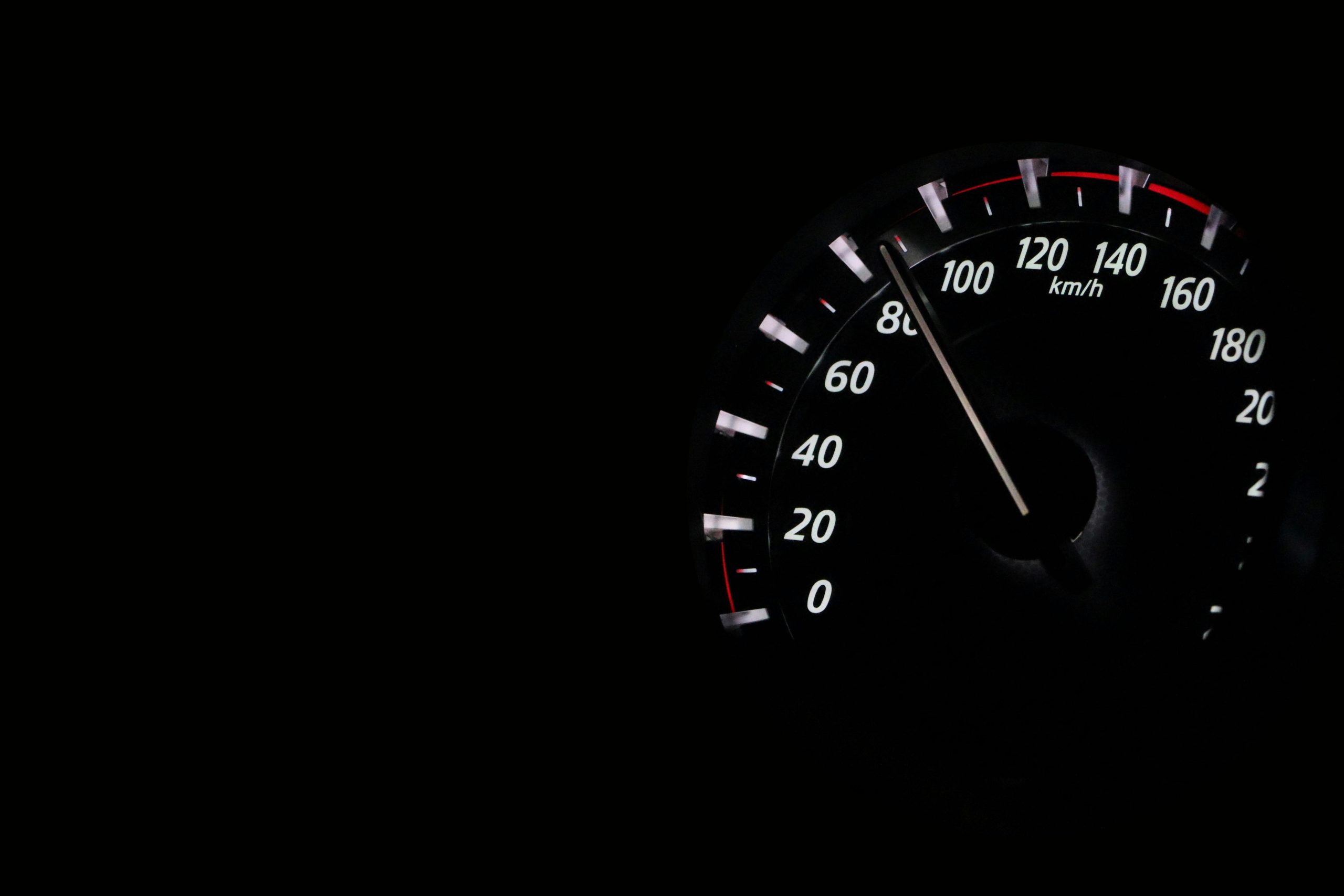 Leasing auto pentru persoane fizice: condiții minime, documente și cum te sprijină brokerul pas cu pas