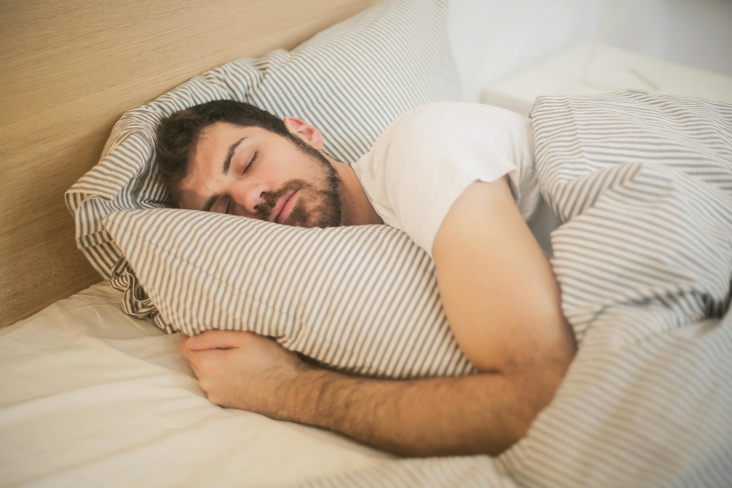 Cel mai relaxant job: dormi, te odihnești și câștigi 1000 € de la Dormeo