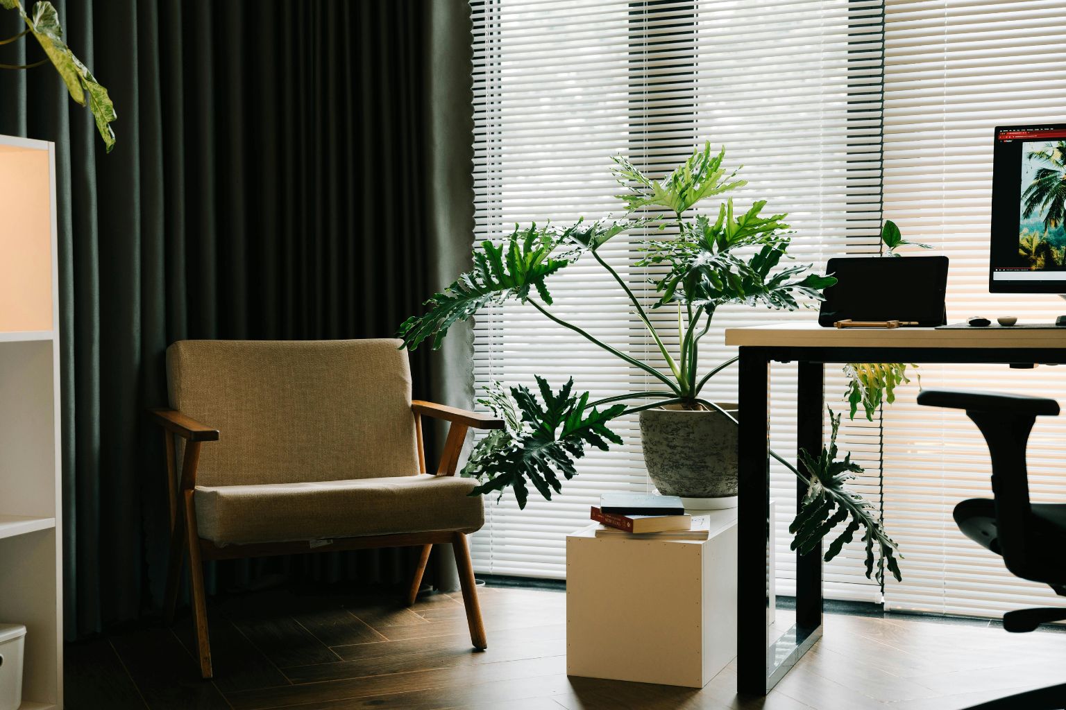 Birou acasă? Cum îți creezi un spațiu productiv cu mobilă la comandă în București