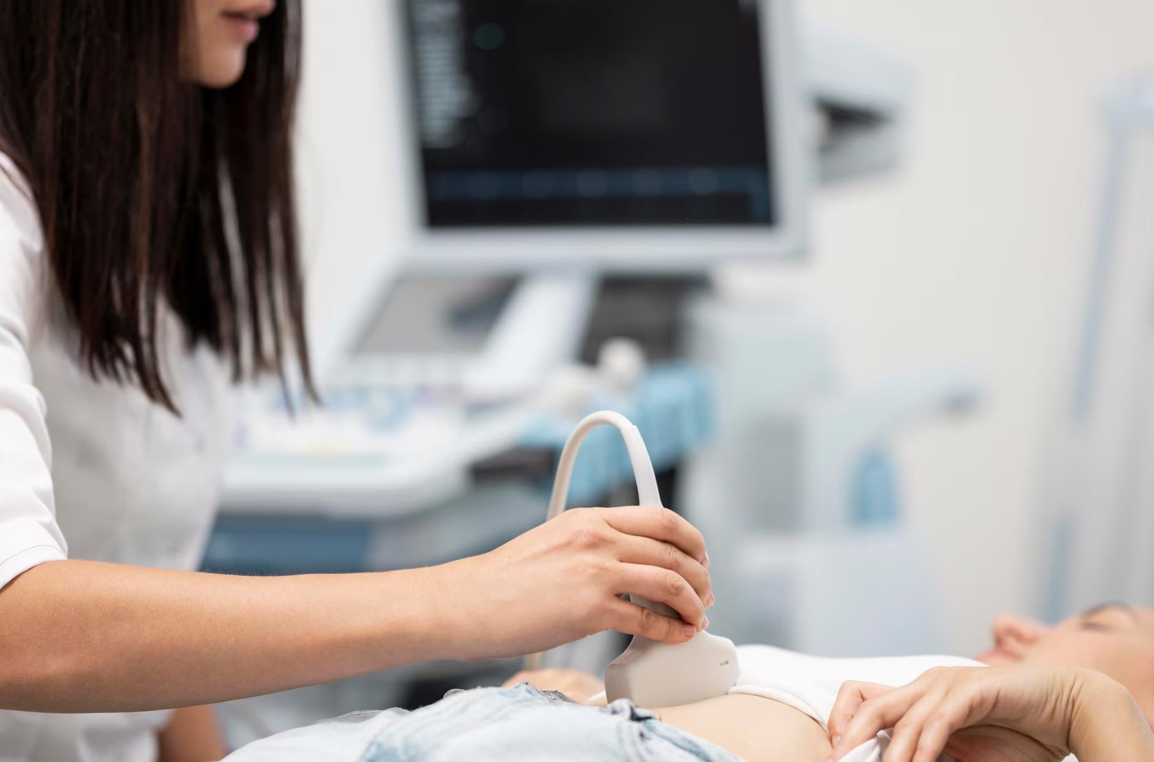 Fibroame, chisturi și endometrioză: ce poate depista o examinare transvaginală