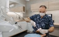 Implant dentar sau coroană? Avantaje și diferențe