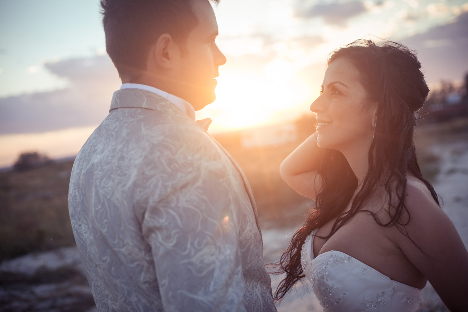 Soliștii de muzică populară care dau viață oricărei nunți – energia autentică a tradiției românești