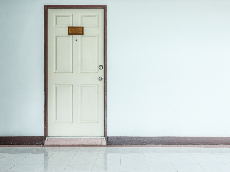 Uși metalice sau uși din termopan? Comparația completă pentru o alegere perfectă