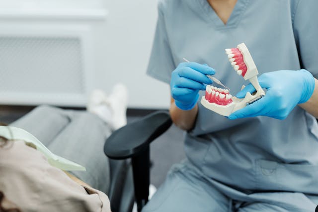 Ghid complet pentru sănătatea gingiilor și corectarea alinierii dentare