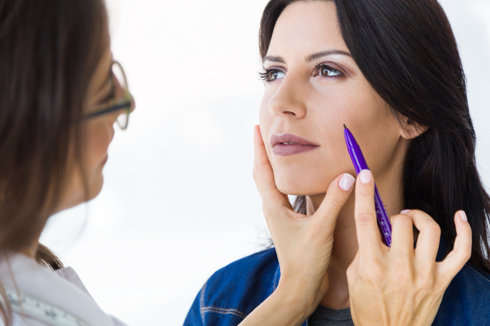 Cum funcționează lipofilling-ul facial pas cu pas?